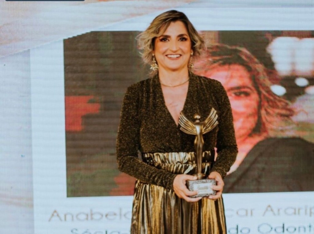 Anabela Alencar é homenageada com o troféu Personalidades de&nbsp;Pernambuco