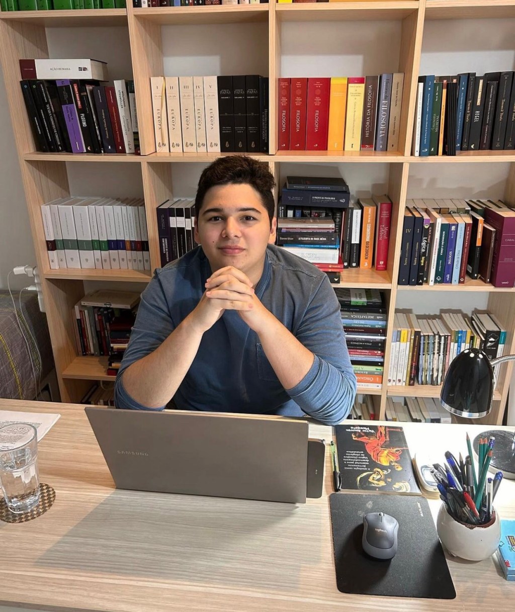 Victor Amorim lança terceiro livro e chama atenção do meio acadêmico e&nbsp;religioso
