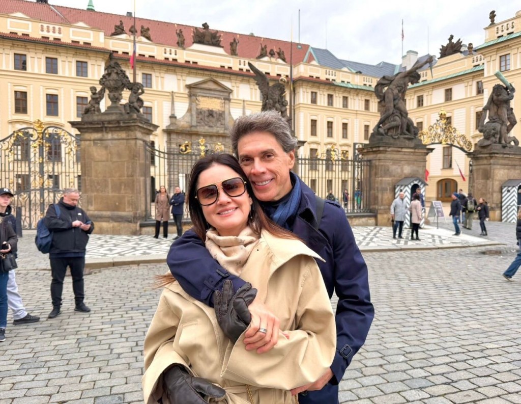Casal em férias explora destinos históricos da Europa&nbsp;Central