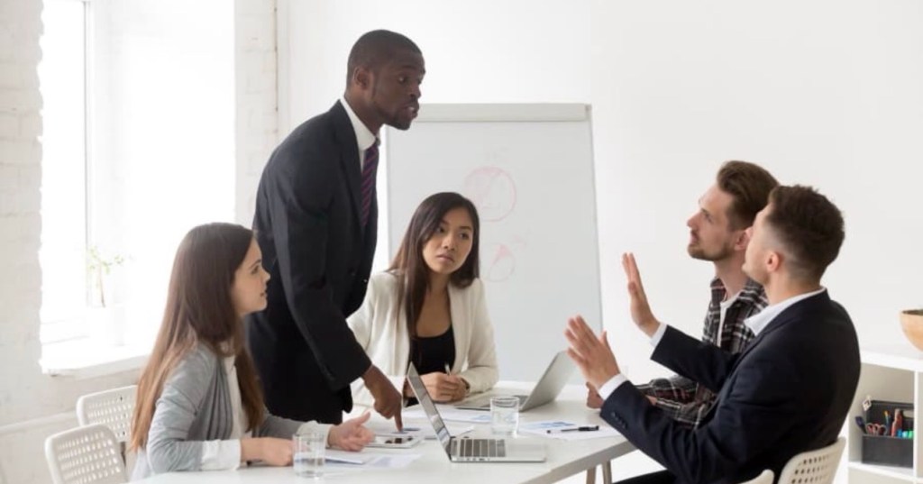 Racismo no ambiente de trabalho: saiba 3 sinais de preconceito e saiba o que&nbsp;fazer